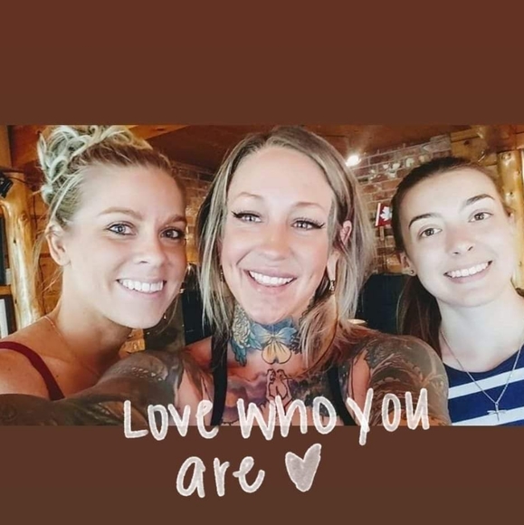 Meet your ambassador & Posher @P0shah0lic - Picture 7 of 12